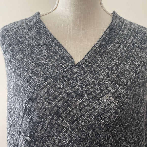 Stylesilove women’s two tone knit fringe poncho pullover sweater wrap cape - Picture 5 of 14